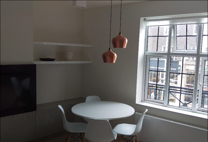 kingsrdlivingroom3